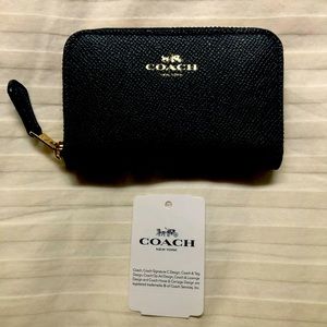 Coach black leather credit card IDwallet w gold zipper closure(& matches the bag